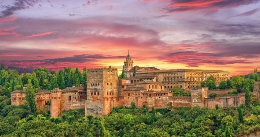 Elegant İspanya & Endülüs Turu (BCN-AGP) THY ile - Ekstra Turlar Dahil!